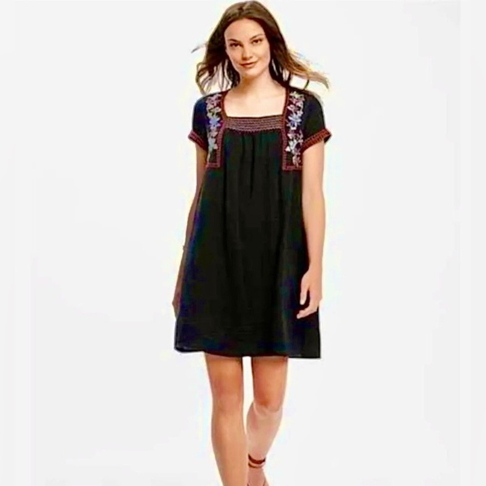 Old Navy Black Embroidered Short Sleeve Dress